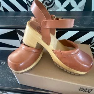 MIA sling back CLOGS in Cognac! Square toe, padded and so comfy!chunky heel...
